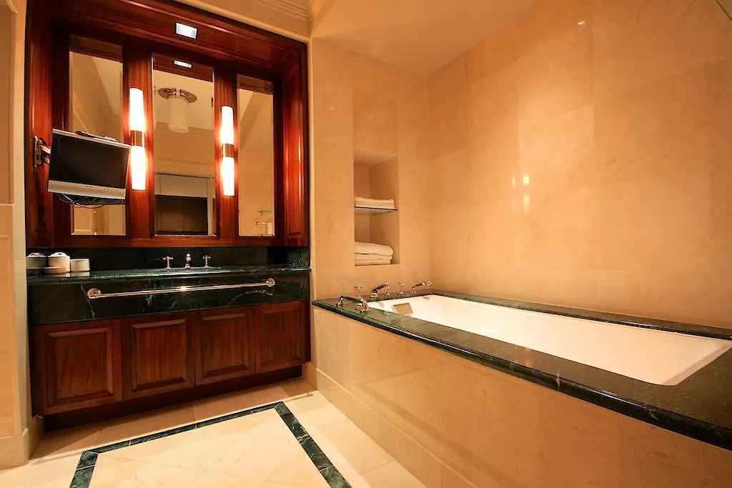 Financial District: Stylish Suite In Luxury Building Нью-Йорк
