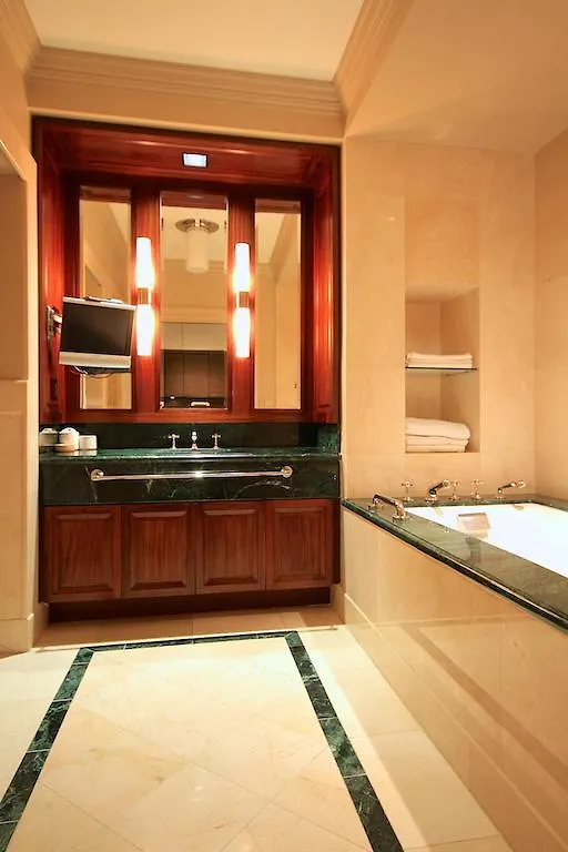 Financial District: Stylish Suite In Luxury Building